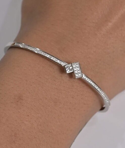 Sparkling Knot Silver Bracelet