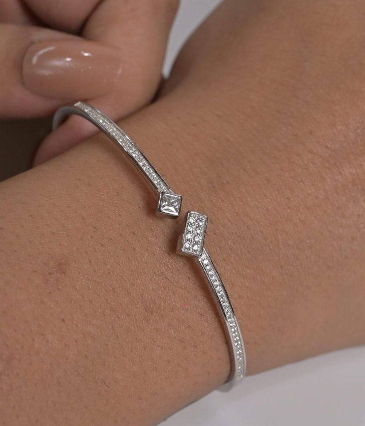Sparkling Knot Silver Bracelet
