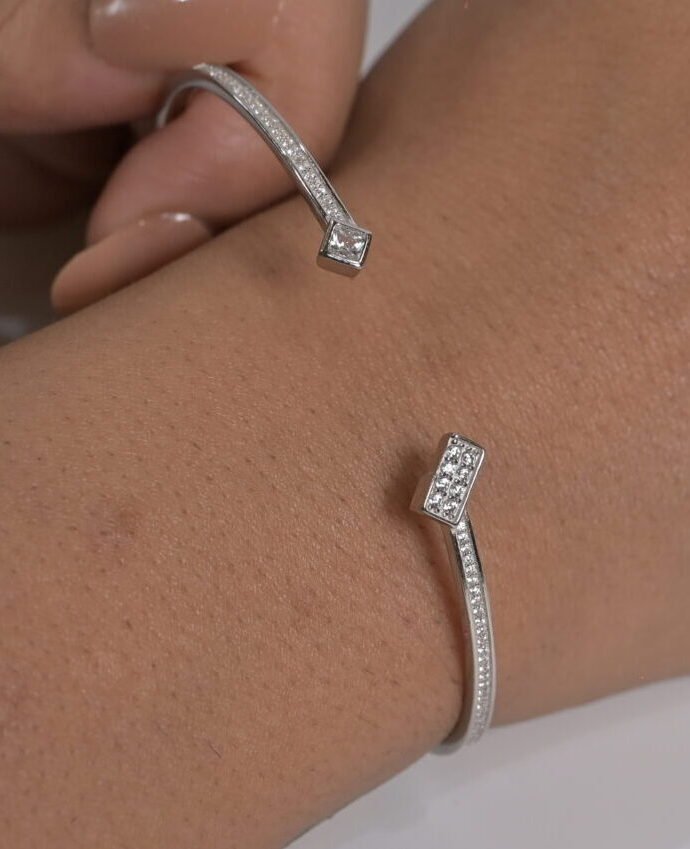 Sparkling Knot Silver Bracelet