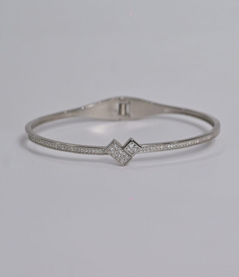 Sparkling Knot Silver Bracelet
